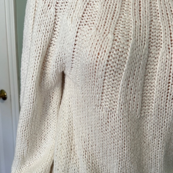 Abercrombie & Fitch Cream Turtleneck Sweater - Picture 4 of 5